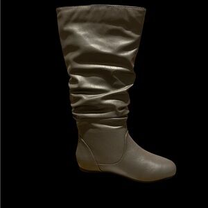 Stylish Gray Slouchy Boots